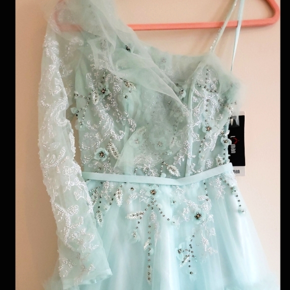 Size4(s) Mint Blue one shoulder off, one handbead sleeve fairly dress 👗💙 - Picture 2 of 7